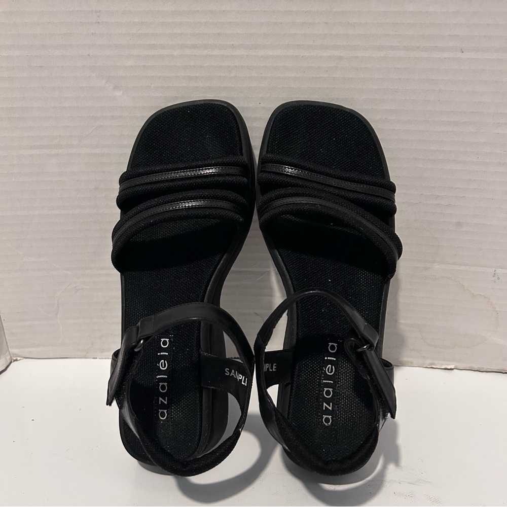 AZALEIA Black Strappy Sandals US 6